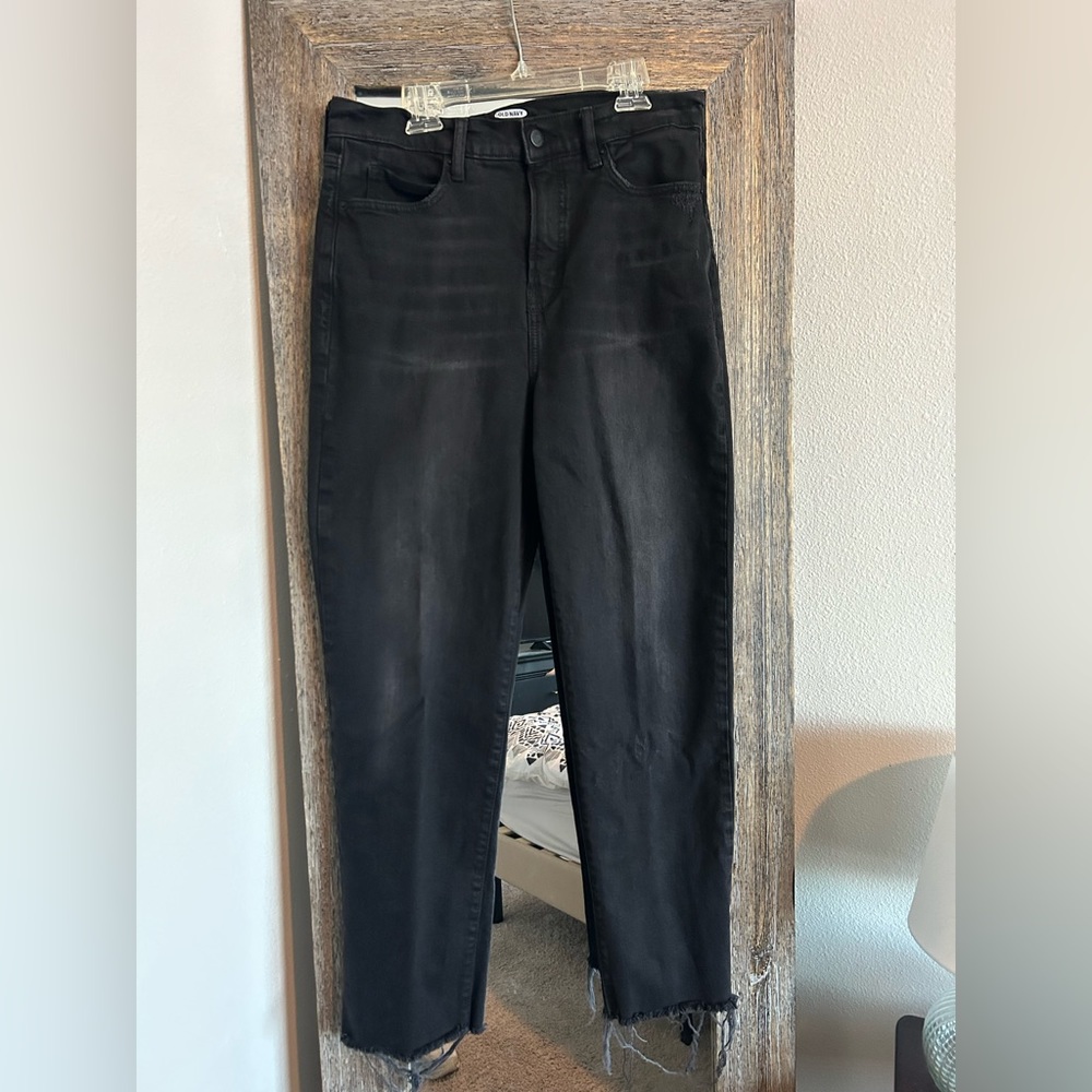 Old Navy Women’s Black Boyfriend Fit Straight Leg Jeans w/ raw hem